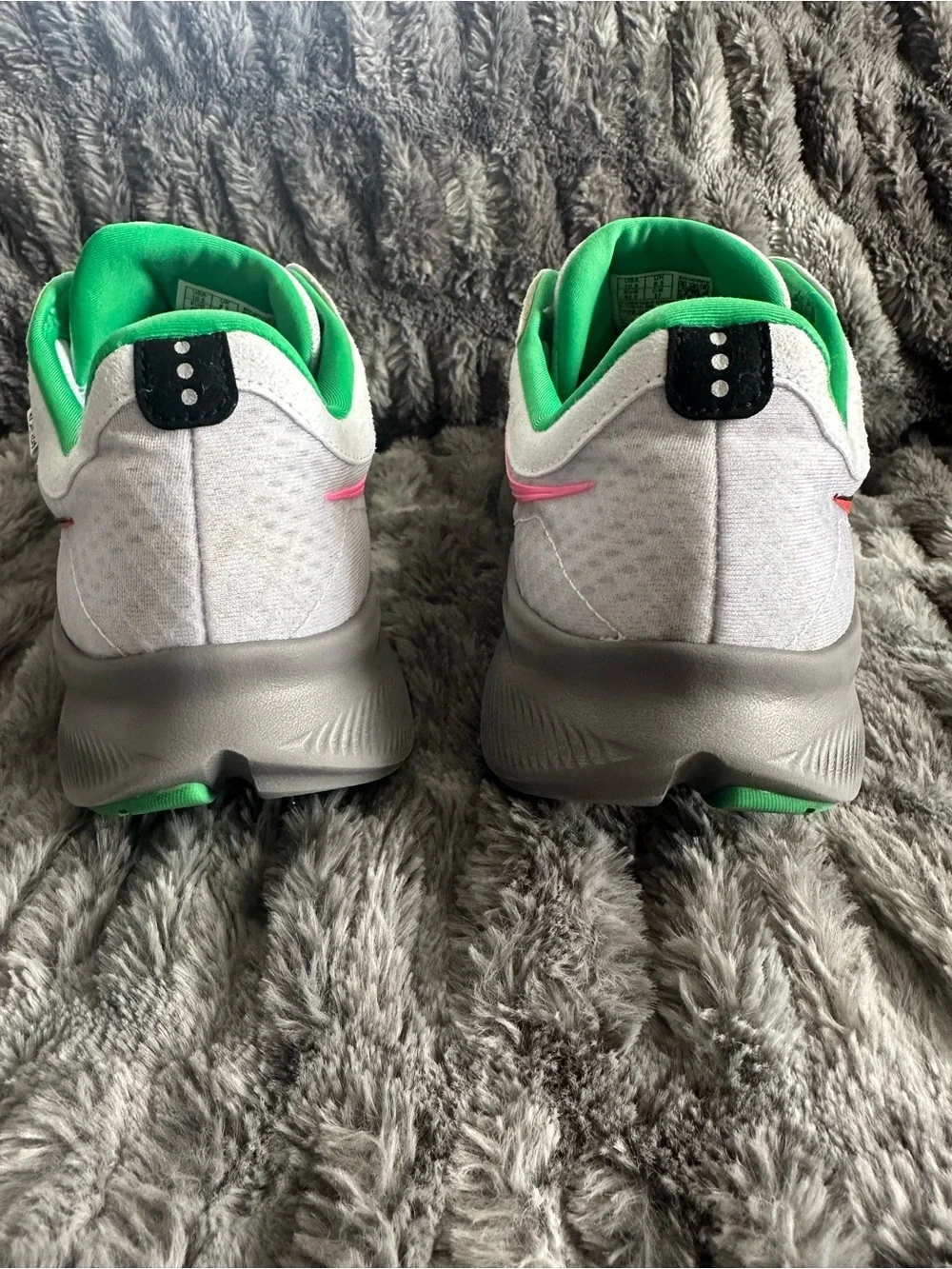 Saucony Women’s White Sneakers with Pink Wave & Green Lining